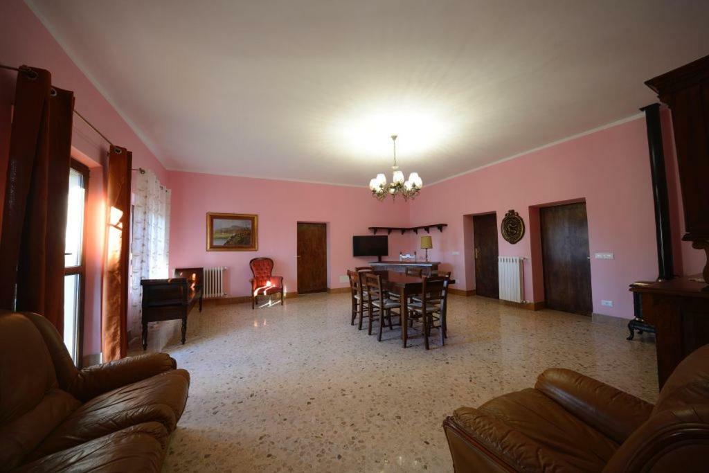 La Vecchia Cantina Guzzardi Lari Kültér fotó