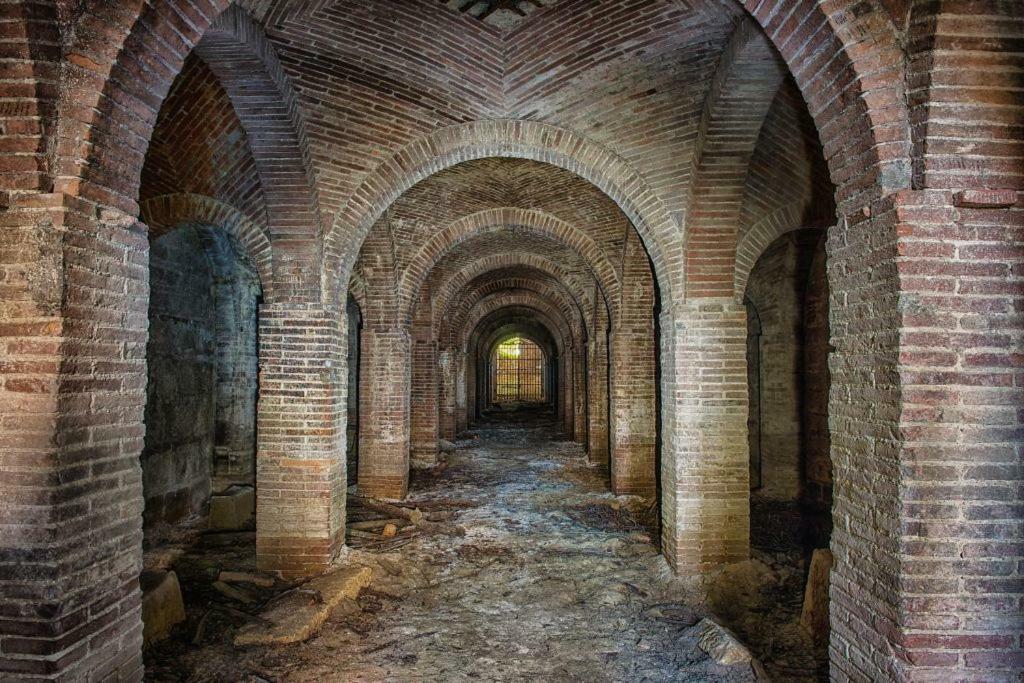 La Vecchia Cantina Guzzardi Lari Kültér fotó